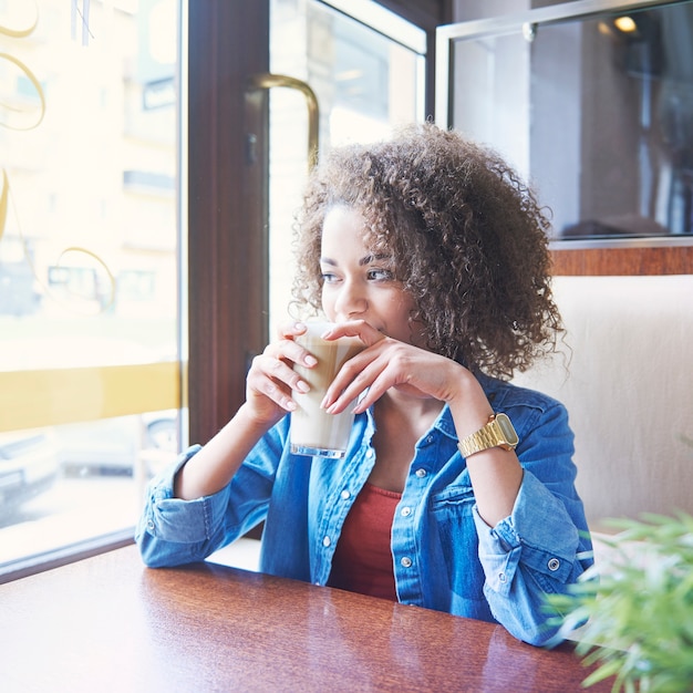 Creating Safe, Reflective Spaces: How Supportive Environments Nurture Women’s Inner Growth and Integration